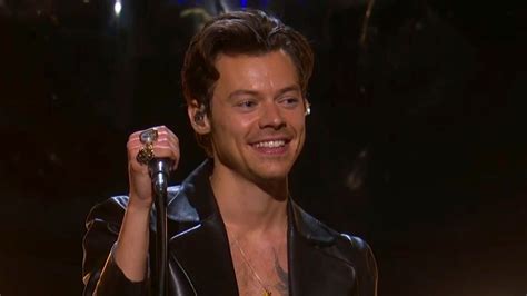 Harry Styles İstanbul Konseri: Genç Pop Yıldızı Türkiye'yi Sallayacak mı?