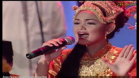  SabahLive Konserinde Siti Nurhaliza'nın Şarkılarının Gücü: Bir Gece İçin Malay Kışkırtısı!